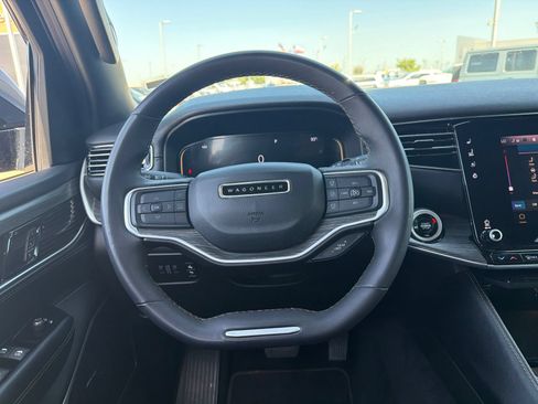 Used 2024 Jeep Wagoneer Series II w/ Flexible Seating Group AWD/4WD image 20