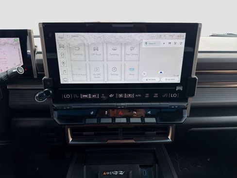 Certified 2024 GMC Hummer EV 3X AWD/4WD image 9