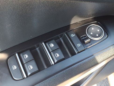 Used 2023 Kia Soul LX w/ LX Technology Package FWD image 11