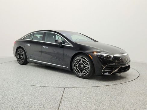 Used 2022 Mercedes-Benz EQS 580 4MATIC Sedan image 3