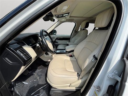 Used 2018 Land Rover Range Rover image 2