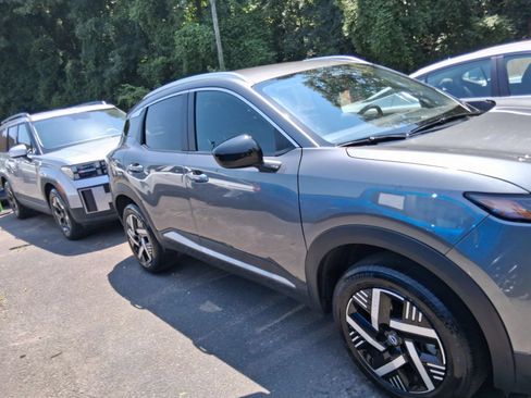 Used 2026 Nissan Kicks SV w/ Cold Weather Package FWD image 3