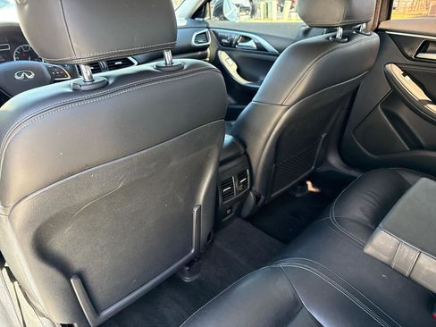 Used 2017 INFINITI QX30 Premium w/ Navigation Package image 37