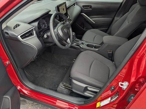 Used 2024 Toyota Corolla Cross LE w/ Moonroof Package image 9