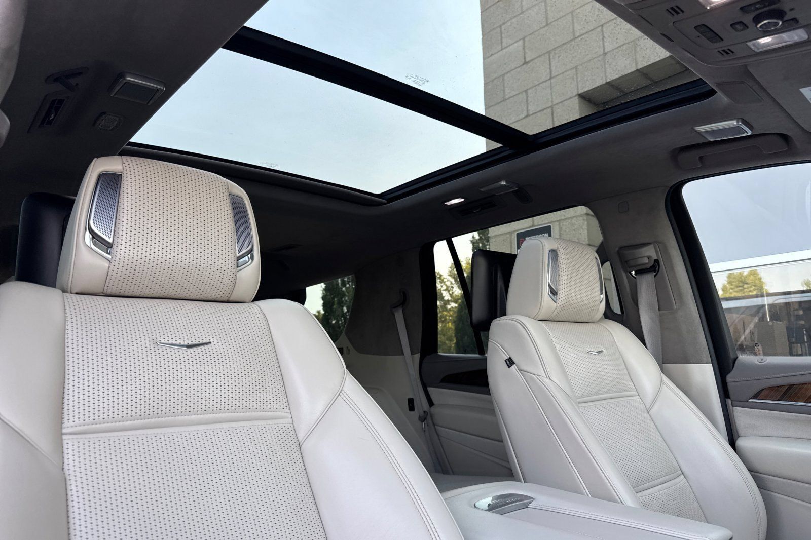 Used 2024 Cadillac Escalade Sport Platinum w/ LPO, ONYX Package AWD/4WD image 21
