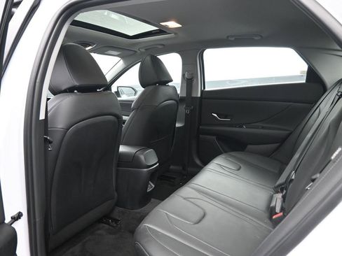 Used 2025 Hyundai Elantra Limited image 28