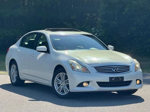 Used 2010 INFINITI G37 x Sedan w/ Premium Pkg AWD/4WD image 3