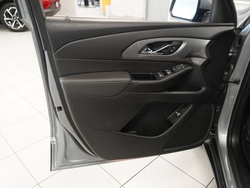 Used 2023 Chevrolet Traverse LT FWD image 5