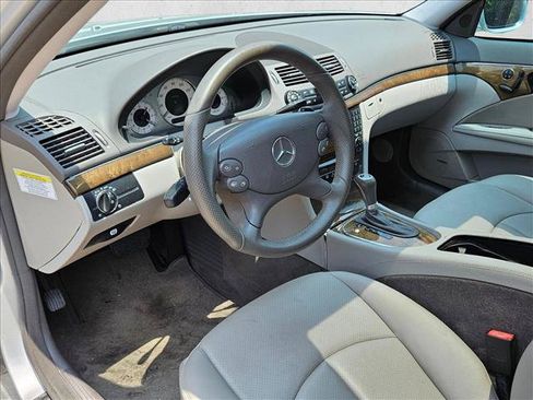 Used 2009 Mercedes-Benz E 350 Sedan image 10