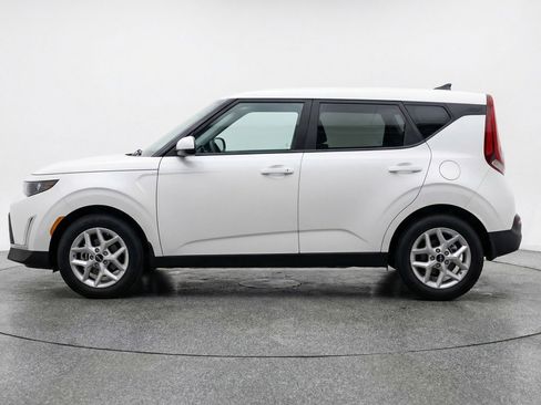 Used 2025 Kia Soul LX w/ LX Technology Package image 5