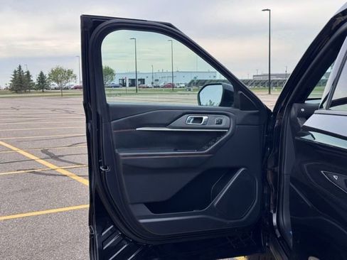 Used 2025 Ford Explorer ST-Line w/ Premium Package image 4