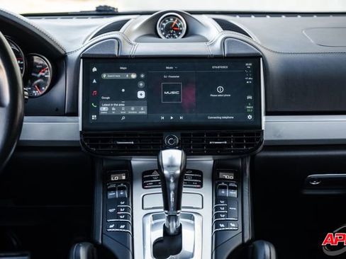 Used 2015 Porsche Cayenne Turbo image 60