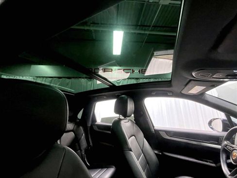 Used 2024 Porsche Cayenne image 27