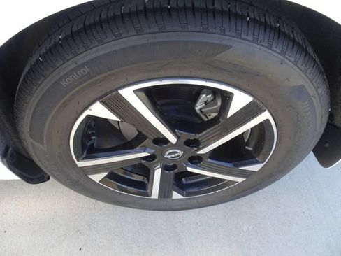 Used 2025 Nissan Sentra SV w/ Trunk Package FWD image 10