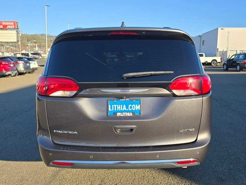 Used 2020 Chrysler Pacifica Limited image 4
