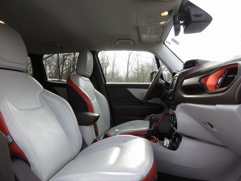 Used 2015 Jeep Renegade Limited image 14