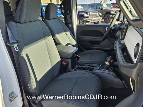 New 2025 Jeep Gladiator Sport image 15