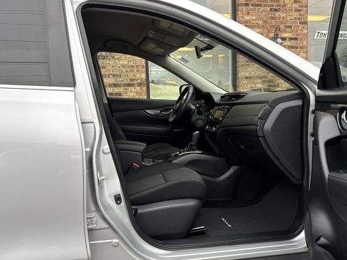 Used 2018 Nissan Rogue SV image 13