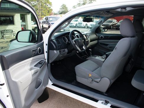 Used 2013 Toyota Tacoma PreRunner image 10