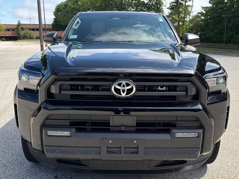 Used 2025 Toyota 4Runner SR5 AWD/4WD image 6