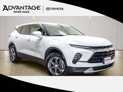 Used 2025 Chevrolet Blazer LT FWD image 1