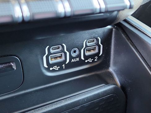 Used 2019 RAM 1500 Laramie image 24