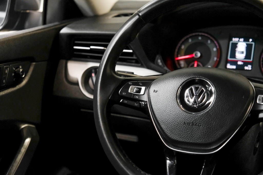 Used 2022 Volkswagen Passat 2.0T SE FWD image 23