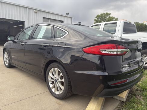 Used 2019 Ford Fusion SEL FWD image 4