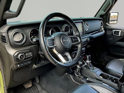 Used 2022 Jeep Wrangler Unlimited Sahara w/ Cold Weather Group AWD/4WD image 17