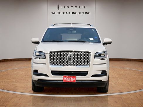 Used 2024 Lincoln Navigator Reserve image 2