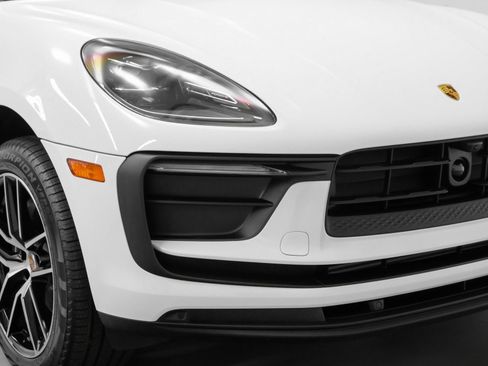 Used 2025 Porsche Macan image 16