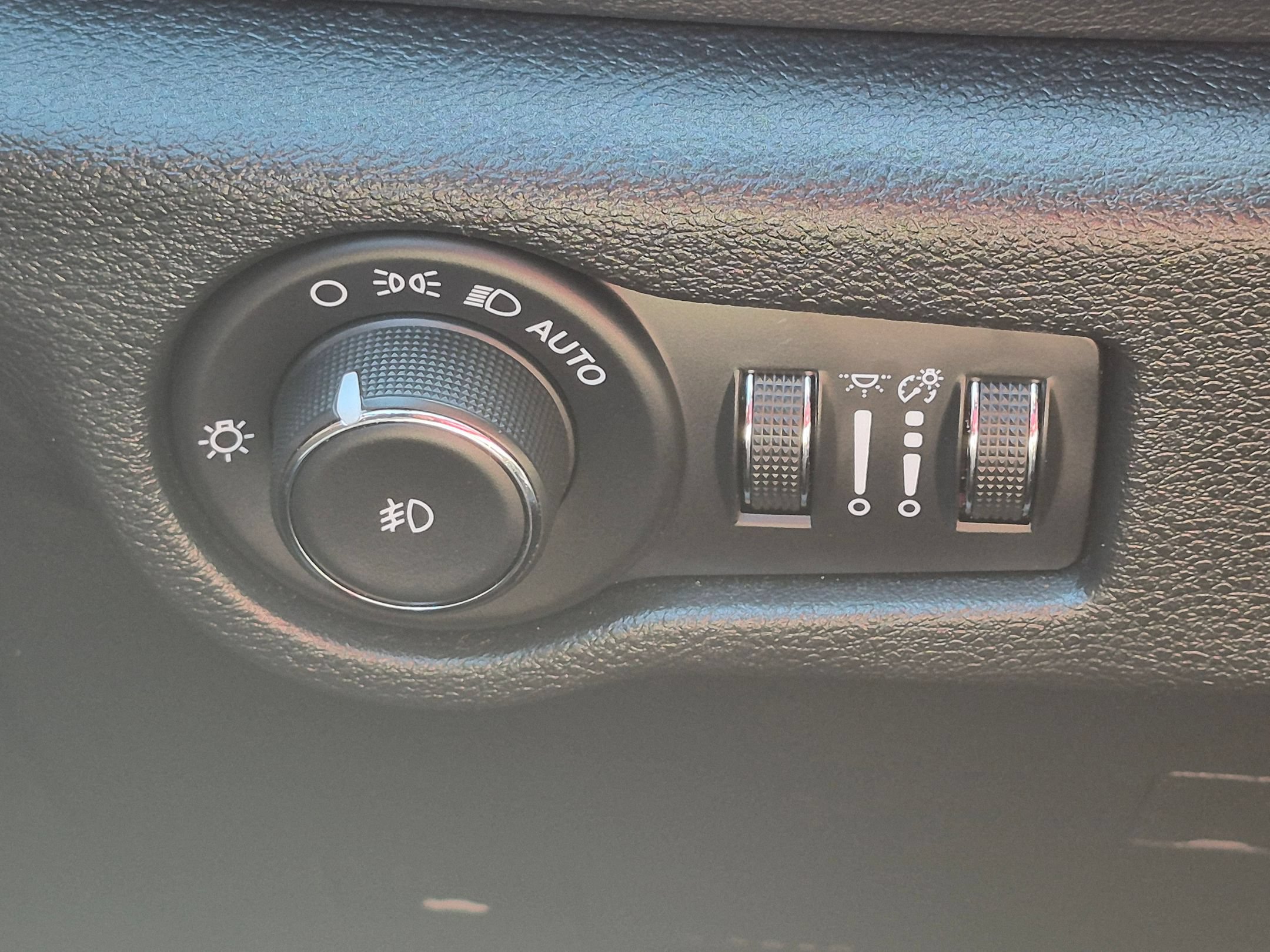 Used 2025 Chrysler Pacifica Select FWD image 17