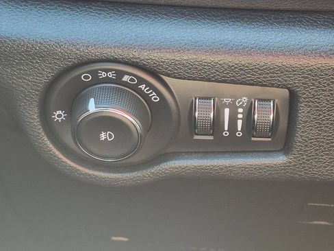 Used 2025 Chrysler Pacifica Select FWD image 17
