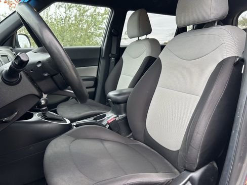 Used 2017 Kia Soul Base image 11
