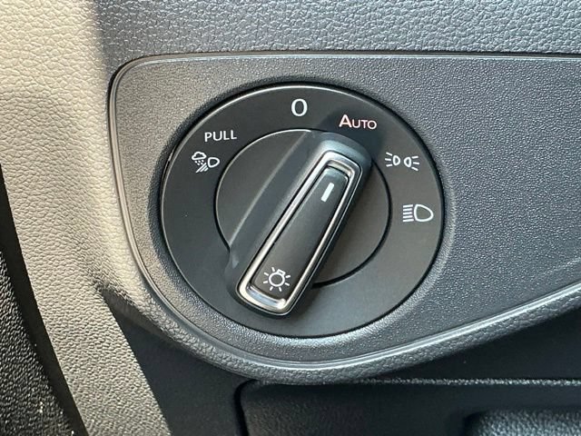 Used 2023 Volkswagen Atlas Cross Sport SE FWD image 31