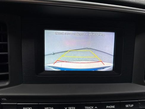Used 2019 Hyundai Elantra SE FWD image 2