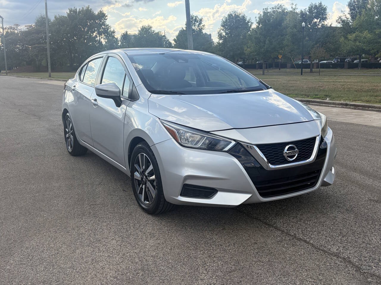 Used 2021 Nissan Versa SV FWD image 6