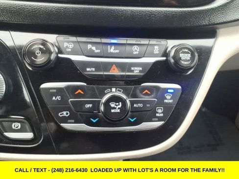 Used 2018 Chrysler Pacifica Touring-L w/ Advanced Safetytec Group image 21
