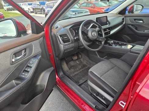 Used 2022 Nissan Rogue SV image 4