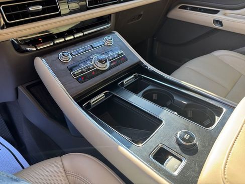 Used 2022 Lincoln Aviator Reserve image 35