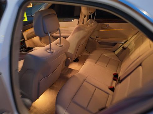 Used 2016 Mercedes-Benz E 350 4MATIC Sedan image 8