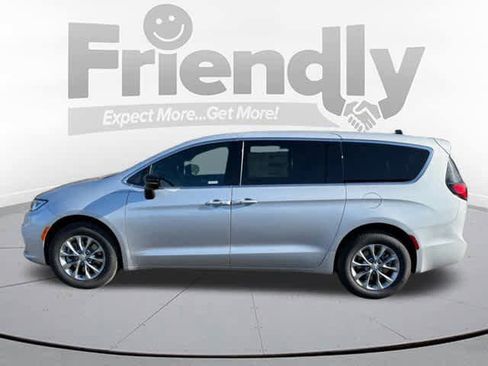 New 2026 Chrysler Pacifica Select image 8
