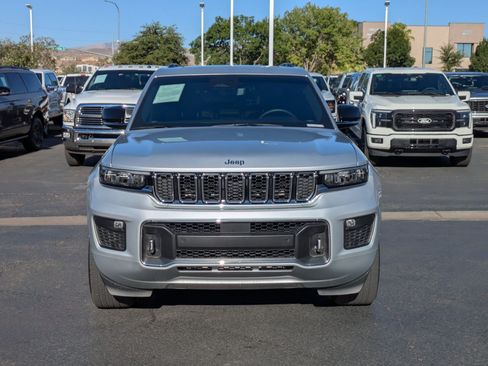 Used 2023 Jeep Grand Cherokee Overland w/ Luxury Tech Group IV AWD/4WD image 9