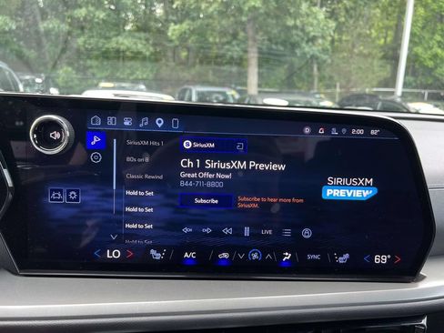 Used 2024 Chevrolet Traverse LT w/ Enhanced Driving Package FWD image 24