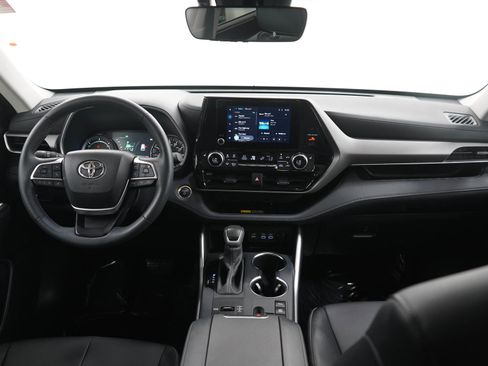 Used 2026 Toyota Highlander XLE AWD/4WD image 14