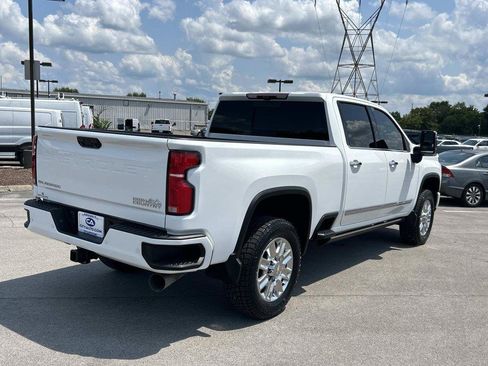 Used 2025 Chevrolet Silverado 3500 High Country w/ High Country Premium Package AWD/4WD image 4
