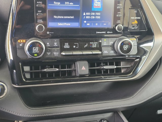 Used 2022 Toyota Highlander XLE FWD image 22