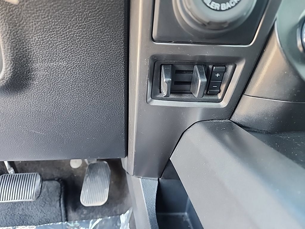 Used 2018 Ford F150 XLT w/ Equipment Group 302A Luxury AWD/4WD image 21