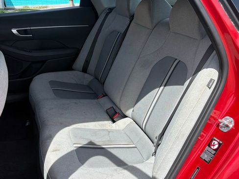 Used 2021 Hyundai Sonata SE w/ Preferred Accessory Package image 11