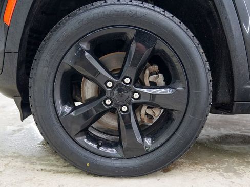 Used 2022 Jeep Grand Cherokee L Laredo image 2